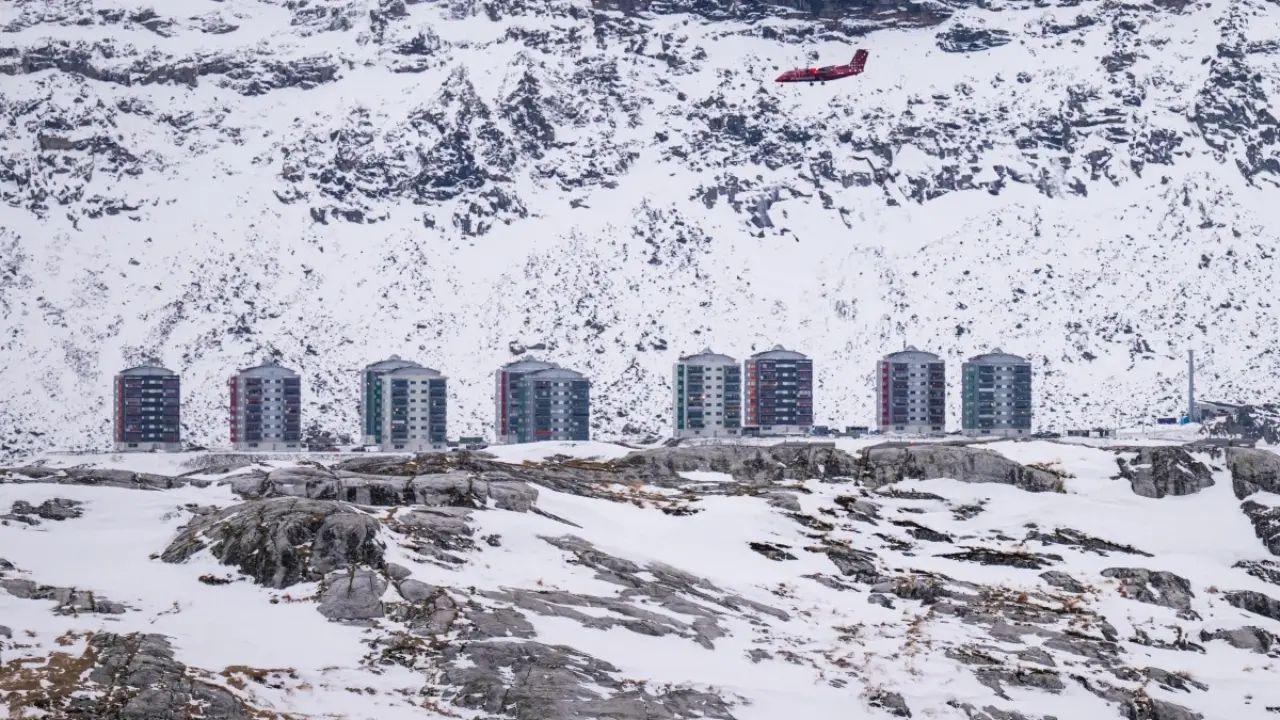 More than half the US threatened with ice, snow and cold in massive winter storm